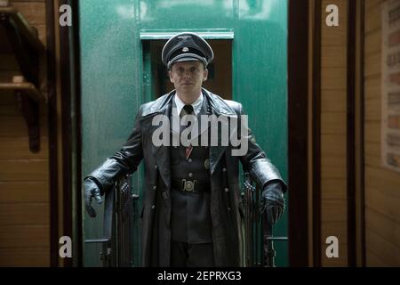 MATTHIAS SCHWEIGHÖFER in RESISTANCE (2020), diretto da JONATHAN JAKUBOWICZ. Credit: PANTALEON FILM / Album Foto Stock