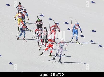 Oberstdorf, Germania. 28 Feb 2021. Sci nordico: Campionato del mondo, sci di fondo - squadra sprint freestyle, donne, qualificazione. Gli atleti in azione. Credit: Karl-Josef Hildenbrand/dpa/Alamy Live News Foto Stock