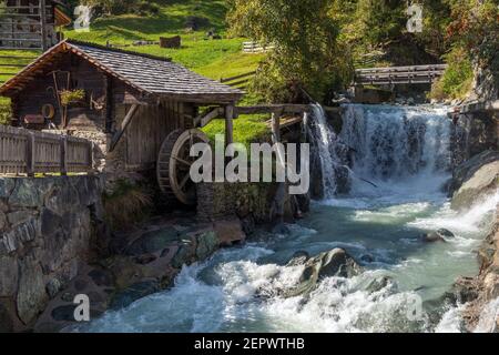 Islitzermühle. Antico mulino Islitzer a Hinterbichl. Prägraten am Großvenediger, Lienz, Austria, Europa Foto Stock