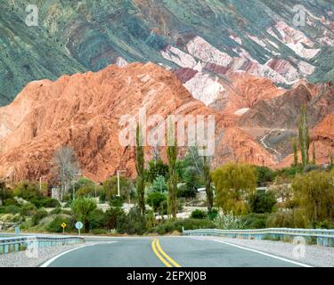 Argentina - Tilcara, strada in montagna Foto Stock