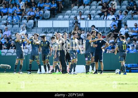 20 febbraio 2021; Netstrata Jubilee Stadium, Sydney, nuovo Galles del Sud, Australia; Australian A League Football, Sydney FC contro Macarthur FC; Macarthur giocatori durante una pausa bevande Foto Stock