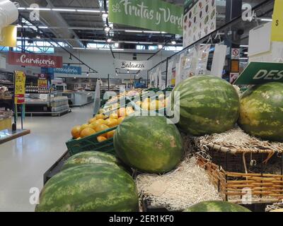 Supermercato senza persone durante il coronavirus. Foto Stock