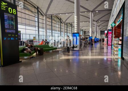 Area delle porte di partenza all'aeroporto internazionale Phnom Penh, Phnom Penh, Cambogia, Indocina Foto Stock