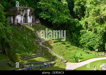 Tempio della Croce Foliata a Palenque, città di Maya nel Messico meridionale e patrimonio dell'umanità dell'UNESCO Foto Stock