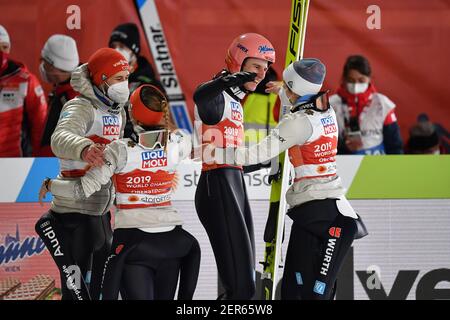 Team Germania con Markus EISENBICHLER (GER), Katharina ALTHAUS, Anna RUPPRECHT e Karl GEIGER (GER), giubilazione, gioia, entusiasmo, vincitore, vincitore. Sci Jumping Mixed Normal Hill Team, Ski Jumping Mixed Team, Team Jumping Normal Hill FIS Nordic World Ski Championships 2021 a Oberstdorf dal 22.02.-07.03.2021. | utilizzo in tutto il mondo Foto Stock