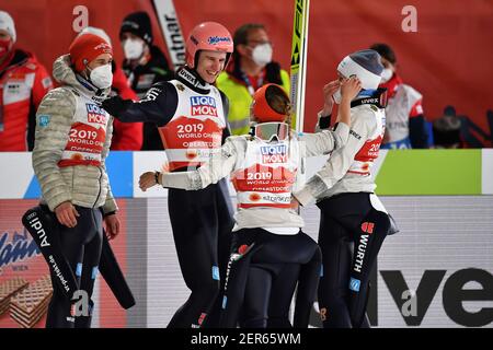 Team Germania con Markus EISENBICHLER (GER), Katharina ALTHAUS, Anna RUPPRECHT e Karl GEIGER (GER), giubilazione, gioia, entusiasmo, vincitore, vincitore. Sci Jumping Mixed Normal Hill Team, Ski Jumping Mixed Team, Team Jumping Normal Hill FIS Nordic World Ski Championships 2021 a Oberstdorf dal 22.02.-07.03.2021. | utilizzo in tutto il mondo Foto Stock