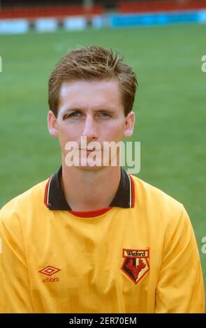 28 febbraio 2021; Glenn Roeder Glenn, ex allenatore di calcio inglese ed ex giocatore, si allontana dal cancro al cervello. Recentemente è stato assistente manageriale a Stevenage. Come giocatore, Roeder rappresentava l'Inghilterra B in sette occasioni. Difensore, ha giocato a calcio di squadra per Leyton Orient, Queens Park Rangers, Notts County, Newcastle United, Watford e Gillingham Foto Stock