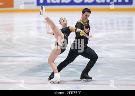 L'AIA, PAESI BASSI - FEBBRAIO 28: Alexandra Herbrikova e Nicolas Roulet della Svizzera gareggiano nel programma gratuito di coppie di pattinaggio su ghiaccio Foto Stock