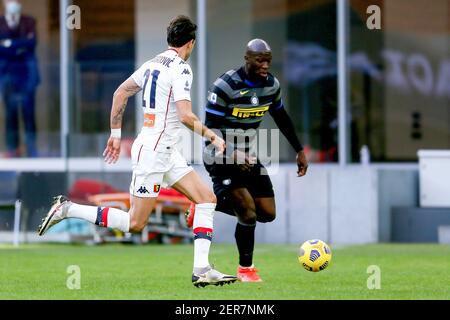 MILANO, ITALIA - FEBBRAIO 28: Ivan Radovanovic di Geoa, Romelu Lukaku di Internazionale durante la Serie A match tra Internazionale e Genova allo Stadio San Siro il 28 febbraio 2021 a Milano, Italia (Foto di Ciro Santangelo/Orange Pictures) Foto Stock