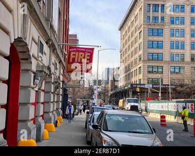 New York, NY, USA - 1 marzo 2021: Banner del New York City Fire Museum su Spring Street a SOHO Foto Stock