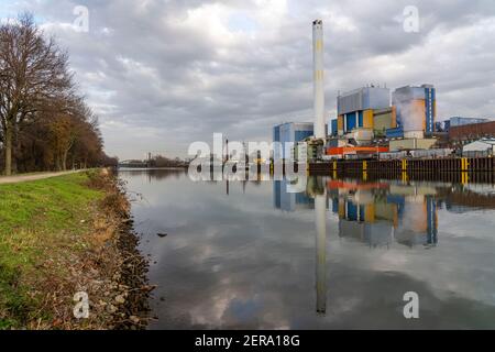 Impianto di incenerimento dei rifiuti GMVA, sul canale Rhine-Herne, Oberhausen, NRW, Germania, Foto Stock