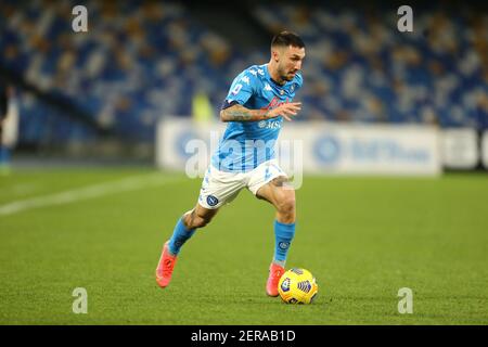 L'attaccante italiano del SSC Napoli Matteo Politano controlla il pallone durante la partita di calcio della Serie A tra il SSC Napoli e il Benevento allo stadio Diego Armando Maradona di Napoli, il 03 febbraio 2021 Foto Stock