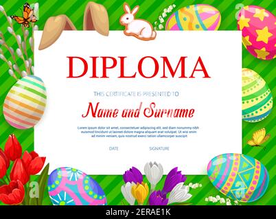 Diploma di bambino asilo con uova di Pasqua decorate vettore, fiori, orecchie di coniglio e biscotti su sfondo a strisce verdi con farfalle. Istruzione Illustrazione Vettoriale