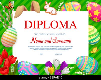 Diploma di bambino asilo con uova di Pasqua decorate vettore, fiori, orecchie di coniglio e biscotti su sfondo a strisce verdi con farfalle. Istruzione Illustrazione Vettoriale