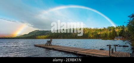 Scout Camp Nuoto Dock e Rainbow a Suttle Lake, Oregon Foto Stock