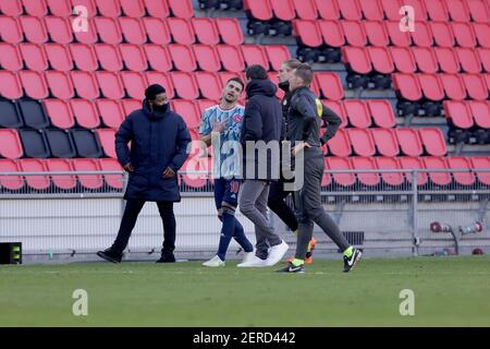 EINDHOVEN, PAESI BASSI - FEBBRAIO 28: Dusan Tadic di Ajax, allenatore/allenatore Roger Schmidt di PSV Eindhoven durante la partita olandese di Eredivisie tra PSV Foto Stock