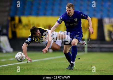 ARNHEM, PAESI BASSI - FEBBRAIO 27: Massimiliano Wittek di Vitesse, Tobias Pachonik di VVV Venlo durante la partita olandese di Eredivisie tra Vitesse e VV Foto Stock