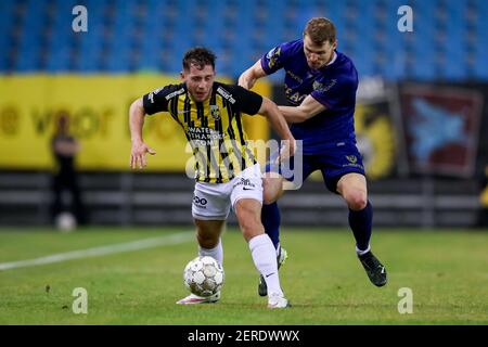 ARNHEM, PAESI BASSI - FEBBRAIO 27: Massimiliano Wittek di Vitesse, Tobias Pachonik di VVV Venlo durante la partita olandese di Eredivisie tra Vitesse e VV Foto Stock