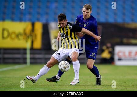 ARNHEM, PAESI BASSI - FEBBRAIO 27: Massimiliano Wittek di Vitesse, Tobias Pachonik di VVV Venlo durante la partita olandese di Eredivisie tra Vitesse e VV Foto Stock