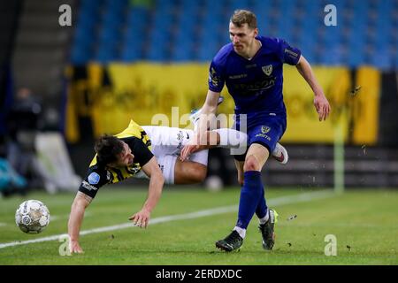 ARNHEM, PAESI BASSI - FEBBRAIO 27: Massimiliano Wittek di Vitesse, Tobias Pachonik di VVV Venlo durante la partita olandese di Eredivisie tra Vitesse e VV Foto Stock