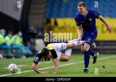 ARNHEM, PAESI BASSI - FEBBRAIO 27: Massimiliano Wittek di Vitesse, Tobias Pachonik di VVV Venlo durante la partita olandese di Eredivisie tra Vitesse e VV Foto Stock