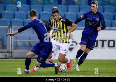 ARNHEM, PAESI BASSI - FEBBRAIO 27: Steffen Schafer di VVV Venlo, Oussama Tannane di Vitesse durante la partita olandese di Eredivisie tra Vitesse e VV Foto Stock