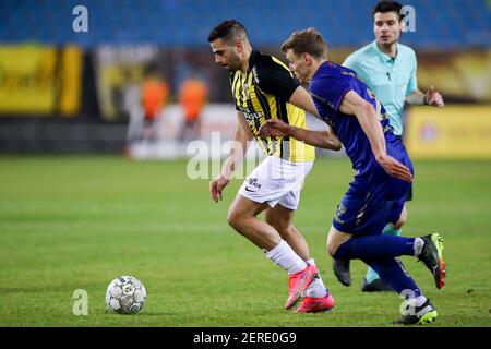 ARNHEM, PAESI BASSI - FEBBRAIO 27: Oussama Tannane di Vitesse, Tobias Pachonik di VVV Venlo durante la partita olandese di Eredivisie tra Vitesse e VVV Foto Stock