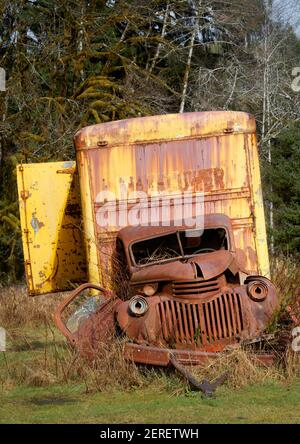 Camion in movimento fatiscente, Kestner-Higley Homestead, Quinault Rainforest, Olympic National Park, Jefferson County, Washington, Stati Uniti Foto Stock