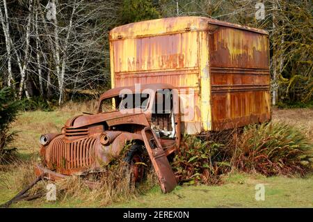 Camion in movimento fatiscente, Kestner-Higley Homestead, Quinault Rainforest, Olympic National Park, Jefferson County, Washington, Stati Uniti Foto Stock