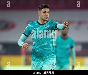 Sheffield. 1 marzo 2021. I gesti Ozan Kabak di Liverpool durante la partita di calcio della Premier League tra il Sheffield United FC e il Liverpool FC a Sheffield, in Gran Bretagna, il 28 febbraio 2021. Credit: Xinhua/Alamy Live News Foto Stock