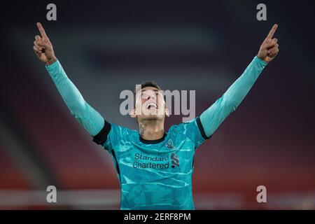 Sheffield. 1 marzo 2021. Roberto Firmino di Liverpool festeggia dopo aver segnato il secondo gol durante la partita di calcio della Premier League tra Sheffield United FC e Liverpool FC a Sheffield, in Gran Bretagna, il 28 febbraio 2021. Credit: Xinhua/Alamy Live News Foto Stock