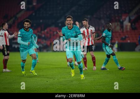 Sheffield. 1 marzo 2021. Roberto Firmino di Liverpool festeggia dopo aver segnato il secondo gol durante la partita di calcio della Premier League tra Sheffield United FC e Liverpool FC a Sheffield, in Gran Bretagna, il 28 febbraio 2021. Credit: Xinhua/Alamy Live News Foto Stock