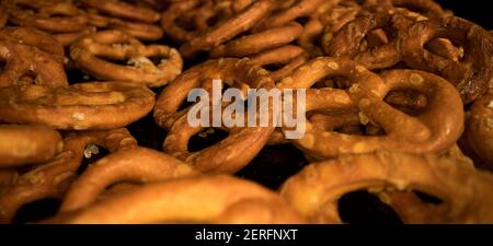 Snack salato Pretzels - macro shot Foto Stock