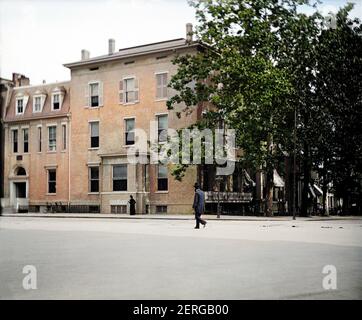 1890 ca , Washington , USA : la First Lady americana DOLLEY Tod MADISON Payne ( 1768 - 1849 ). Sposato nel 1794 con il presidente degli Stati Uniti James Madison ( 1751 - 1936 ). La casa di Dolly Madison a 17 &H , Washington , DC . Foto di un fotografo sconosciuto . Digital Colored .- DOLLY - First Lady of the United States - POLITICO - POLITICO - POLITICA - POLITICA - USA - OTTOCENTO - 800's - '800 - casa - casa - casa - abitazione - ARCHITETTURA - ARCHITETTURA --- Archivio GBB Foto Stock