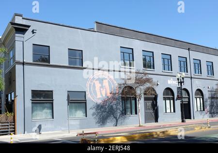 SANTA ANA, CALIFORNIA - 25 FEB 2021: El Mercado la cucina moderna è un acclamato ristorante messicano di cucina moderna situato nel cuore della contea di Orange Foto Stock