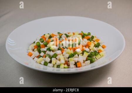 Macedonia insalata, macedoine de legumes, insalata mista di verdure, cucina francese Foto Stock