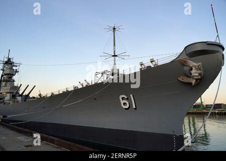 La nave da guerra USS Iowa al porto di Los Angeles, domenica 28 febbraio 2021, a San Pedro, Calif. Foto Stock