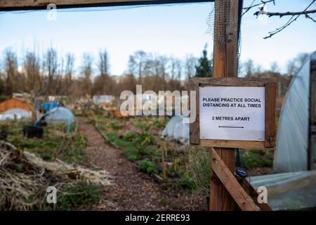 Cardiff, Galles. 22 Febbraio 2021. Nella foto è raffigurata la Pontcana Permanent Allotments. Regno Unito Meteo. Spazi verdi gallesi Foto Stock