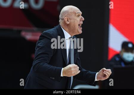 Zhuji(Zhejiang. 1 marzo 2021. Il capo allenatore degli squali di Shanghai, Neven Spahija, reagisce durante la quarantesima partita tra gli eroi di Shandong e gli squali di Shanghai alla stagione 2020-2021 della lega della Chinese Basketball Association (CBA) a Zhuji, nella provincia di Zhejiang, nella Cina orientale, il 1 marzo 2021. Credit: Jiang Han/Xinhua/Alamy Live News Foto Stock