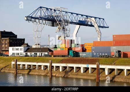 Krefeld, Renania Settentrionale-Vestfalia, Germania - Rheinhafen Krefeld è il quarto porto più grande dell'NRW, per la movimentazione di container a KCT Krefelder Container Termina Foto Stock