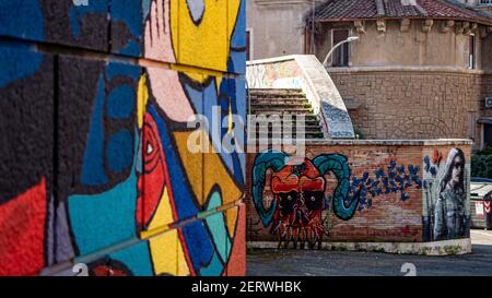 ROMA, ITALIA - 21 febbraio 2021: Roma 2021: Vari murales nel caratteristico quartiere, chiamato Città Giardino, di Garbatella. Roma, febbraio 2021, Ital Foto Stock