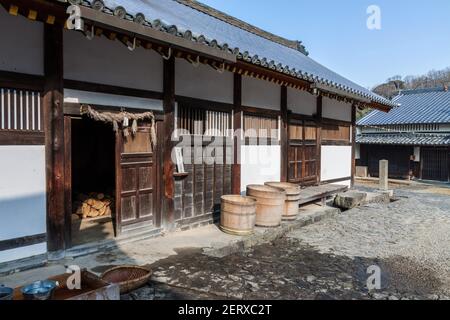 Il Nigatsudo Yuya in legno o la casa da bagno nel tempio Todaiji, Nara, dove i monaci si puliscono prima della cerimonia Omizutori nel marzo di ogni anno. Foto Stock