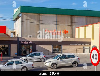 Carrefour Express Supermarket presso un garage Cepsa a Oria Almeria Provincia Andalusia Rural Spagna Foto Stock