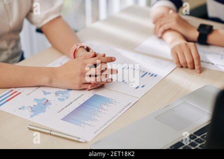 La gente di affari in riunione Foto Stock