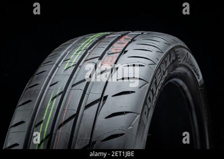 Battistrada estivo, nuovo modello Bridgestone potenza Adrenalin re 004-nuovo pneumatico sportivo di sicurezza, Foto Stock