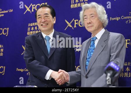 L'ex primo ministro giapponese Naoto KaniRj, ex primo ministro giapponese Junichiro KozumiLj, dieci anni dopo la conferenza stampa di Fukushima Nuclear Power in Giappone, l'Associazione dei Corinterpellati stranieri di JapaniFCCJj. Tokyo, Giappone il 1 marzo 2021. (Foto di Kazuki Oishi/Sipa USA) **Giappone fuori** Foto Stock