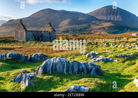 Le rovine della vecchia manse a Kilchrist vicino Broadford Sull'isola di Skye in Scozia Foto Stock