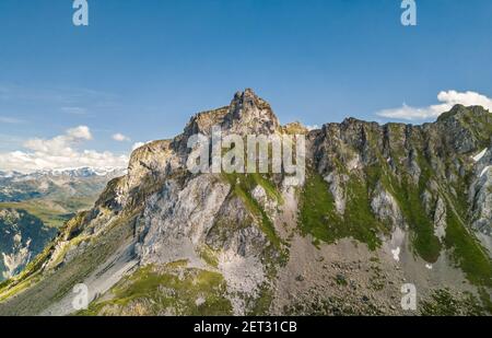 Vista sul drone sulla cima del monte Pointe du Grand Nielard In Valmorel Francia Foto Stock