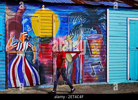 Pareti dipinte di casa sulla strada a Santo Domingo Repubblica Dominicana Foto Stock