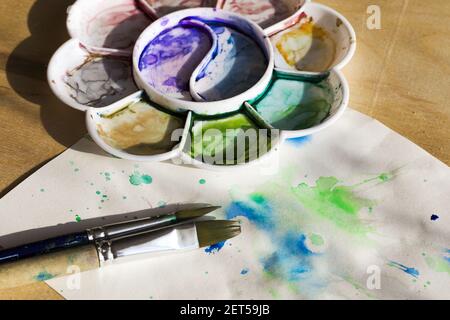 Un set di colori acquerelli, pigmenti per disegnare Foto Stock